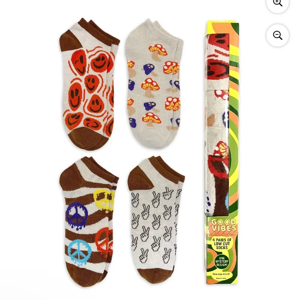 Low Cut Socks, Groovy Mystery Gift Box, 4-Pack,‎ Size 6.5-12
